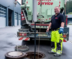 Ablauf der Fallrohrsanierung von Reinigung bis Kontrolle