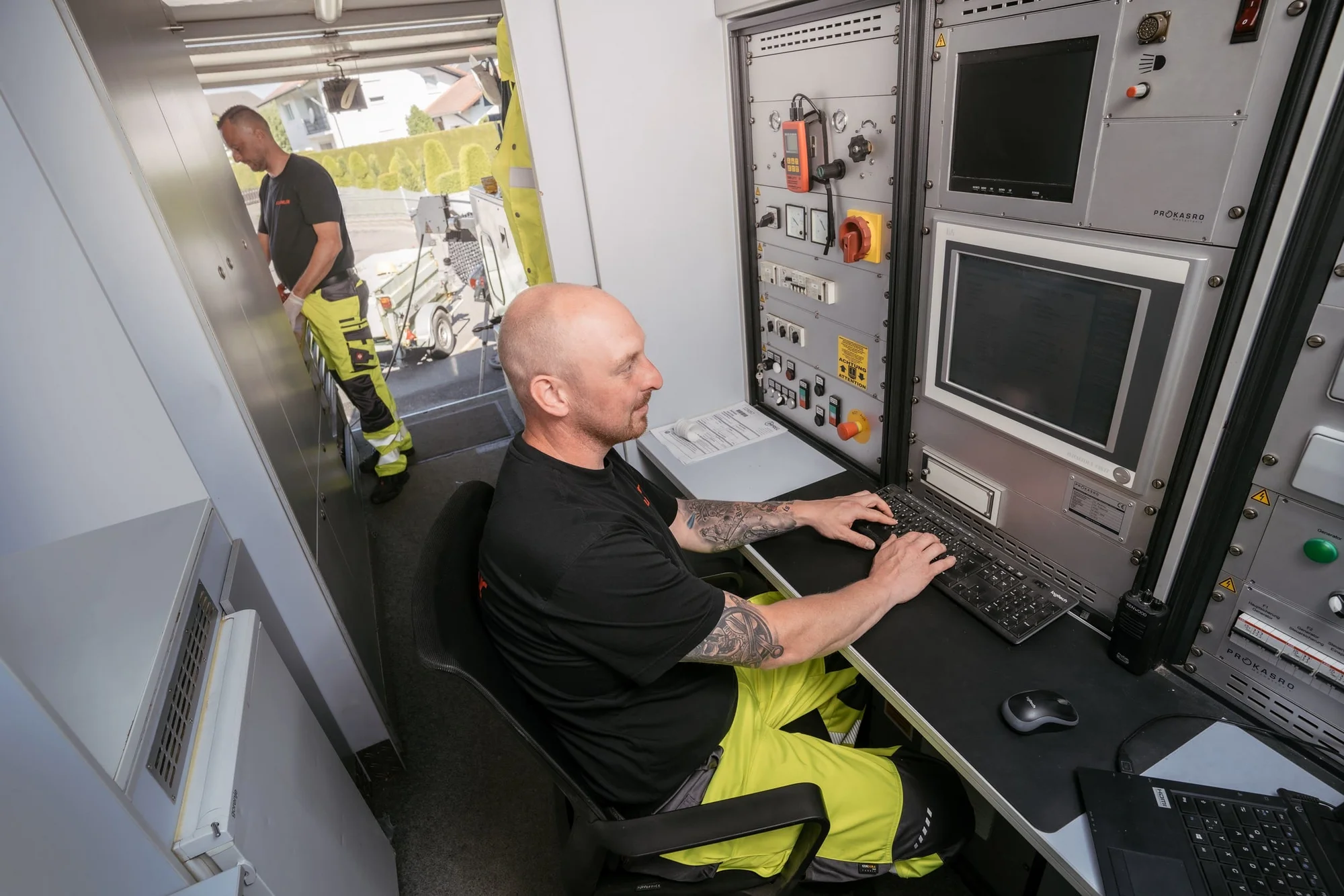 Ablauf der Fallrohrsanierung von Reinigung bis Kontrolle